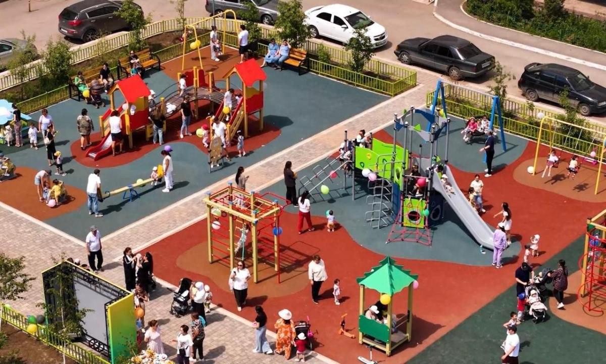 Бұдан бөлек, Жүргенов көшесі жаңартылып, «Жұмысшы мамандықтары жылы» аясында Сарайшық ауданында «Жұмысшы мамандықтар аллеясы» салынды.