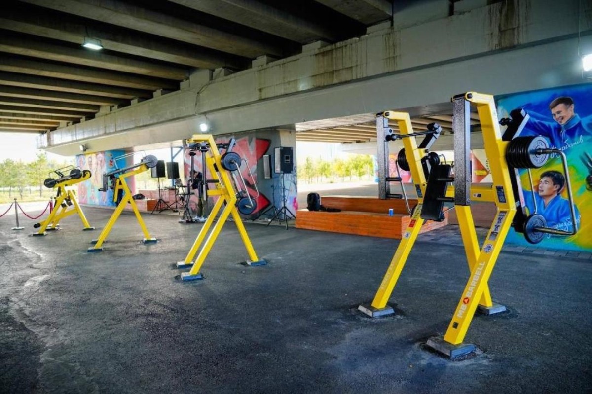 Ал Алматы ауданындағы Күйшілер аллеясы толықтай қайта жаңғыртылып, жалпы аумағы 25 мың шаршы метрді қамтыды. Мұнда ойын және воркаут аймақтары жасалып, орындықтар орнатылып, заманауи суару жүйесі мен автотұрақ кеңейтілді.