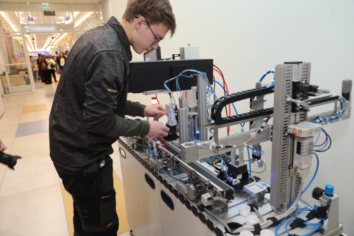 Бұл бағыттар құрылыс, көлік, энергетика, қызмет көрсету, білім беру, денсаулық сақтау, экономика, байланыс және IT салаларының сұранысына сай қалыптастырылған.