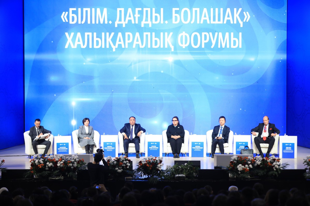 Жиынды Ақтөбе облысы әкімінің орынбасары Жолдас Батырхан және ҚР Оқу-ағарту вице-министрі Шынар Ақпарова ашып, құттықтау сөз сөйледі. Олар Жұмысшы мамандықтар жылы барысында жастарды еңбекке баулу, кәсіби бағдар беру, техникалық білімге қызығушылықты арттыру бағытында бірқатар жұмыс атқарылғанын атап өтті.