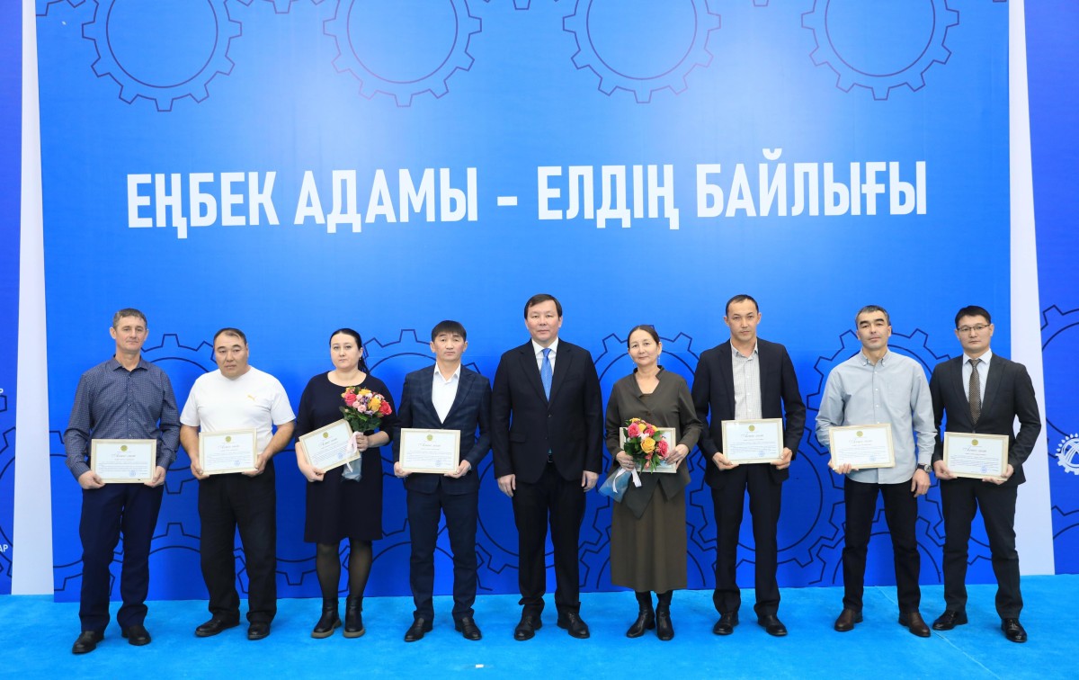 Марапаттау барысында өңірдің әлеуметтік-экономикалық дамуына және кәсіптік-техникалық білім беруге үлес қосқан еңбек адамдары облыс әкімінің Алғыс хатымен марапатталды. Сондай-ақ білім беру саласының үздік өкілдеріне «Ыбырай Алтынсарин атындағы» төсбелгі, Оқу-ағарту министрлігінің Құрмет грамоталары мен Алғыс хаттары табысталды.