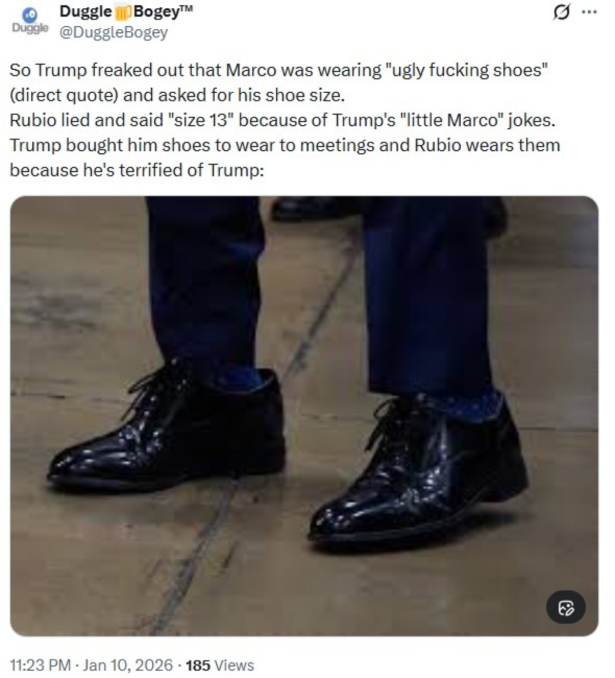 Жұртшылық Марко Рубионың үлкен аяқ киім киіп жүргеннін Сенаттағы топтардың бірінің серкесі Чак Шумермен кездесуі кезінде байқапты.