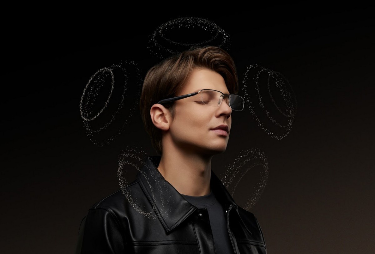 Модель классикалық көзілдірік эстетикасын ашық дыбысталу технологиясымен ұштастырады: кіріктірілген акустикалық жүйе мен төрт микрофон айналадағы дыбыстардан қол үзбей, музыка тыңдауға және қоңырауларға жауап беруге мүмкіндік береді. 