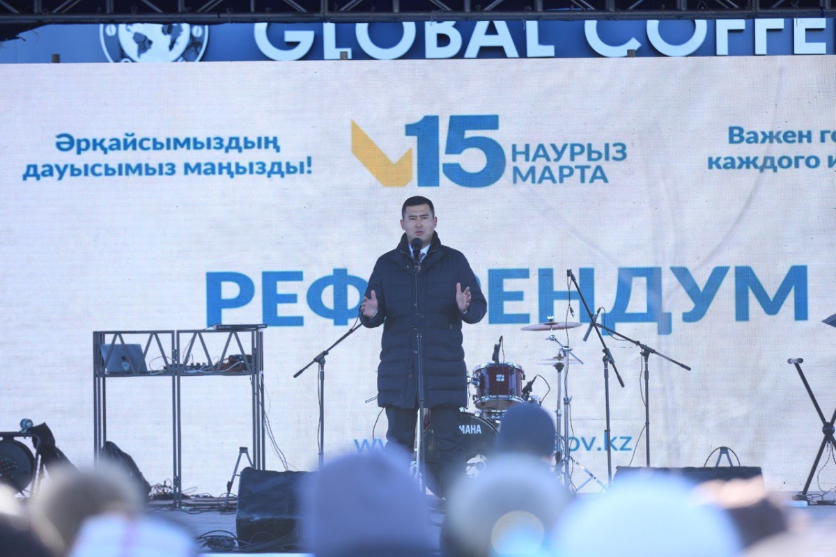 Ашық аспан астында өткен мерекелік кеш қала тұрғындарына саяси науқанды ақпараттық-түсіндіру форматында жалғасты.