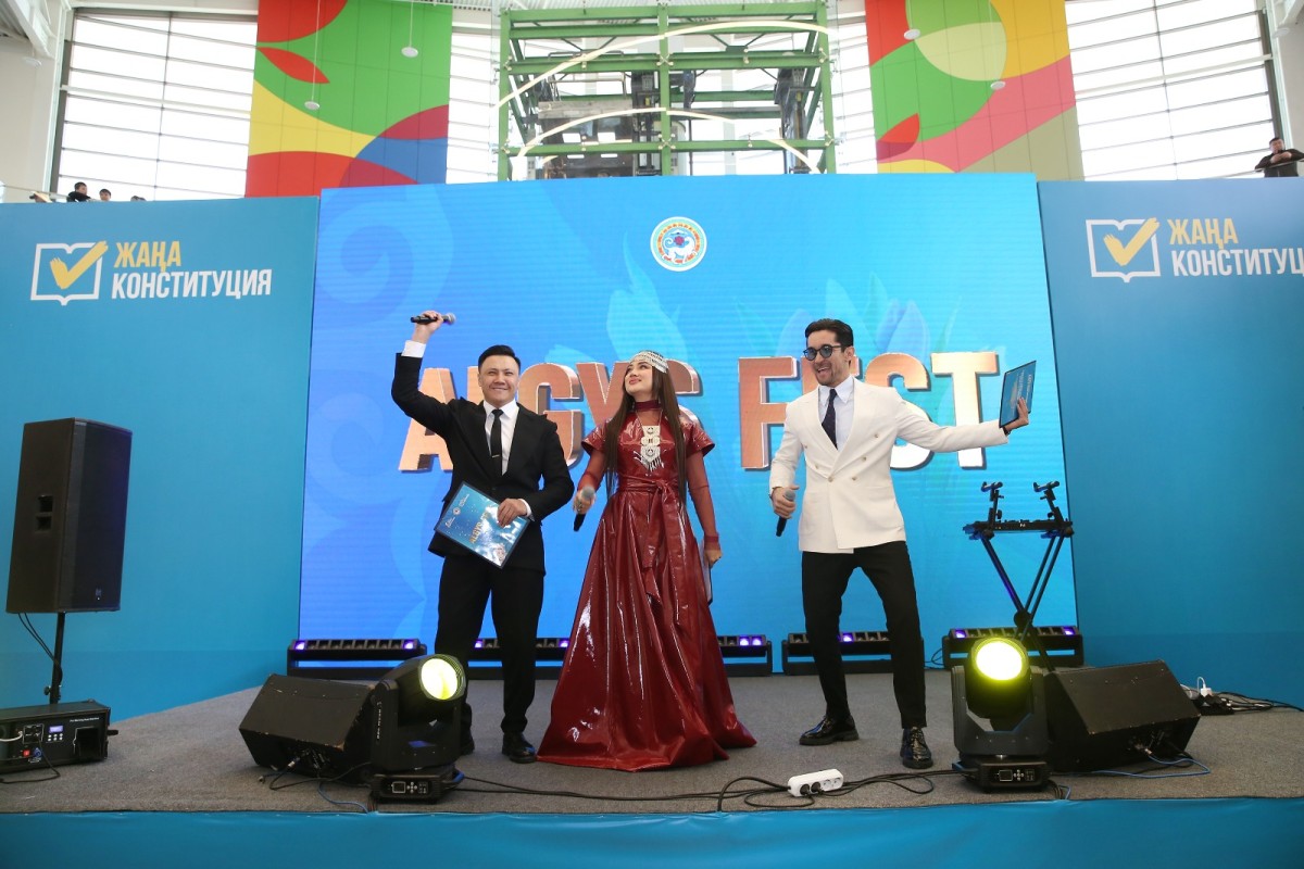 Концерт барысында «Әділетті және Прогрессивті Қазақстанның Халықтық Конституциясы үшін!» қалалық коалициясының өкілдері сөз алып, Жаңа Конституция жобасының маңыздылығын түсіндірді.