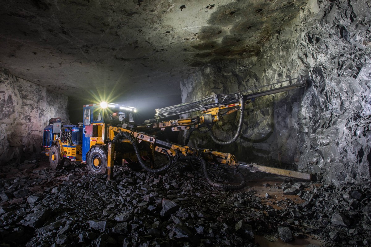 «Қазақмыста» 2026-2028 жылдарға арналған минералдық-шикізат базасын дамыту және өндірістік қызмет жоспары бекітілді. Компания қорды толықтыру және жұмыс істеп тұрған кәсіпорындарда тұрақты өндірісті қамтамасыз ету бағытында жұмыс жүргізуде.