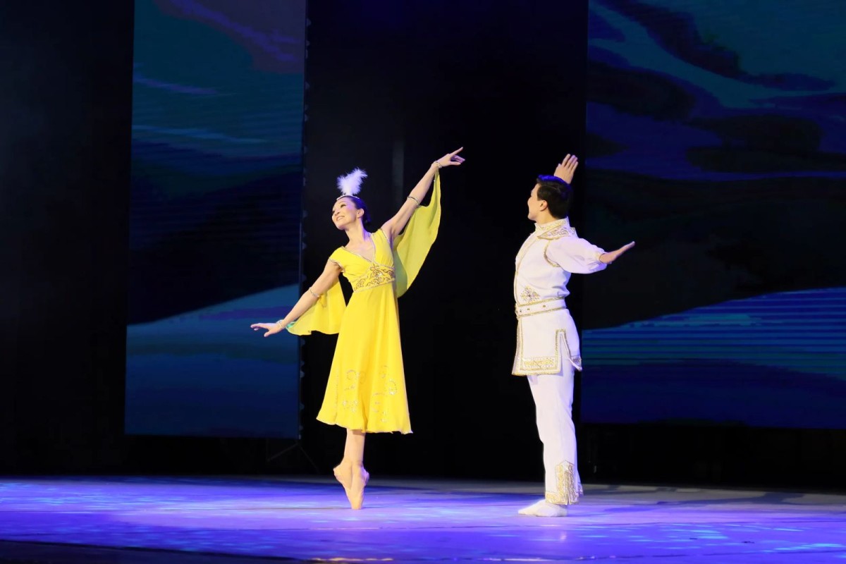 Ару Ақжайық өнер ұжымын сағына күткендей, кеш аншлагпен өтіп, зал көрерменге лық толды. Өнерсүйер қауым ансамбльдің әрбір қойылымын ерекше ықыласпен қабылдап, концерт соңында ұзақ уақыт қол соғып, ризашылықтарын білдірді.