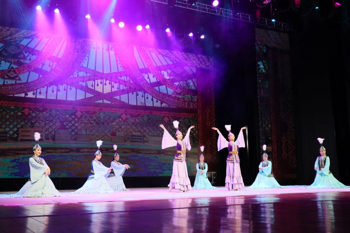 Кештің басты мақсаты - би өнері арқылы халықтар арасындағы достық пен мәдени байланысты нығайту, жас ұрпақтың эстетикалық талғамын қалыптастыра отырып отансүйгіштікке тәрбиелеу, ұлттық құндылықтарды дәріптеу, сондай-ақ Батыс Қазақстан облысындағы би ұжымдарымен шығармашылық тәжірибе алмасу.